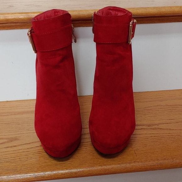 Heels - Picture 3 of 4